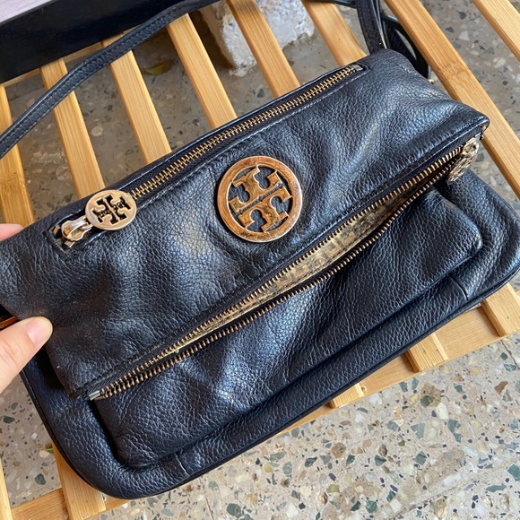 Tory Burch Sling Bag. - Picture 6 of 17